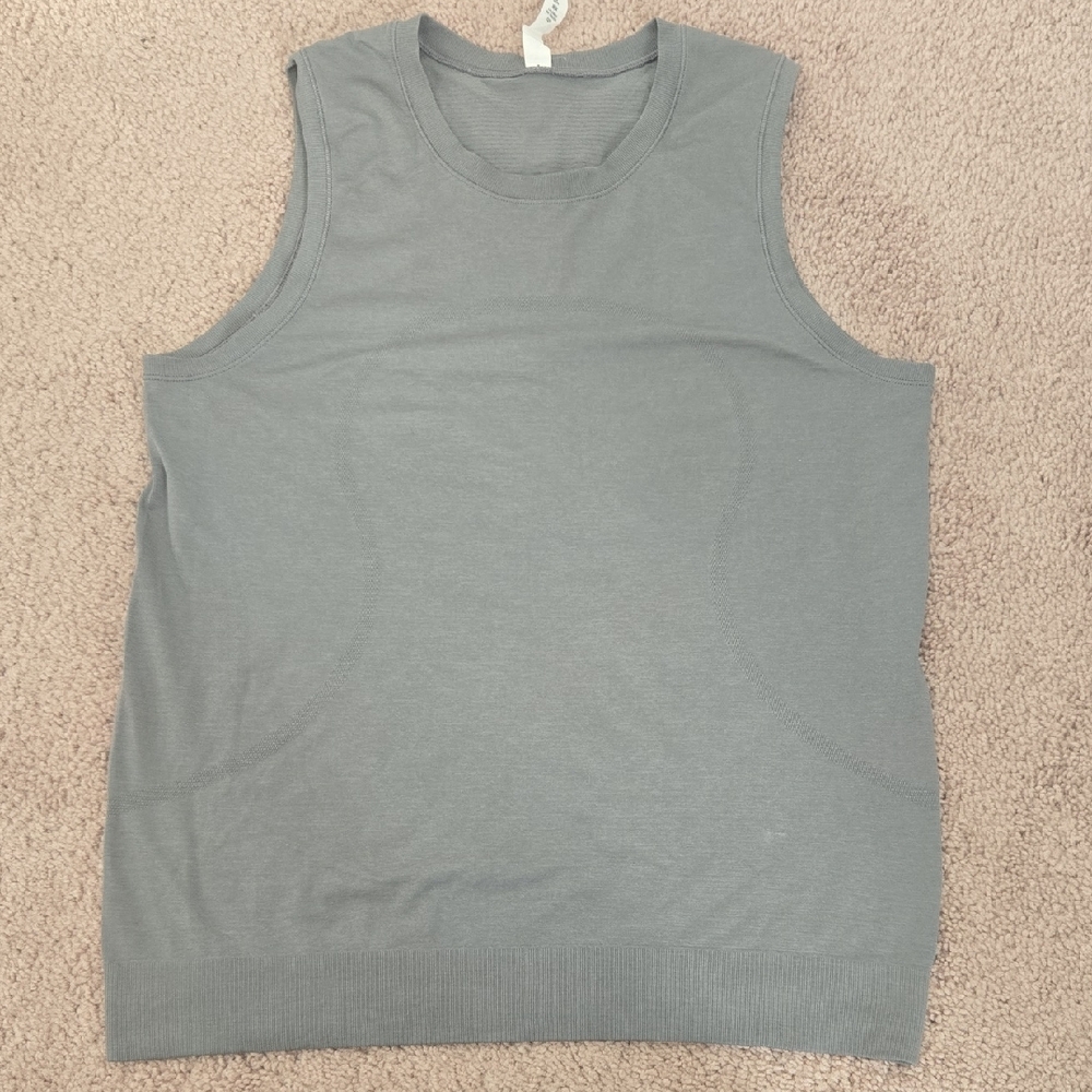 EUC Lululemon Swiftly Breathe Muscle Tank, Size 6 In Gray